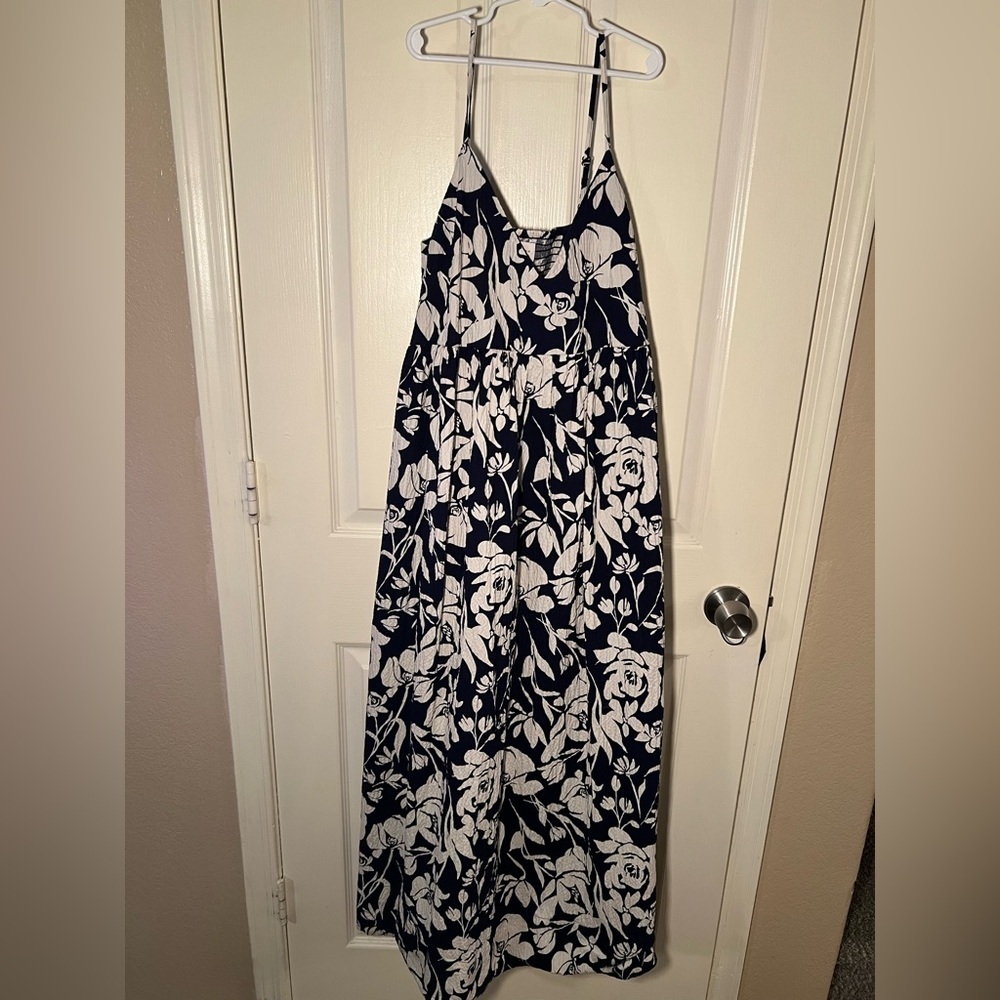 a new day Seersucker Maxi Navy and White Floral Dress Cotton Blend